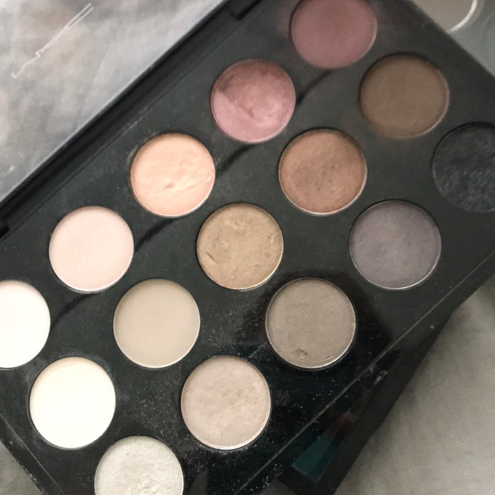 MAC eyeshadow pallets - Picture 3 of 8